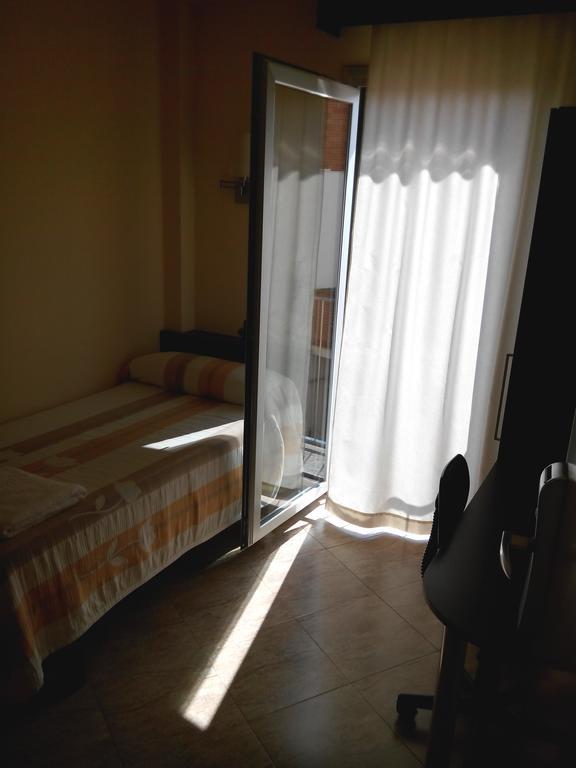 Hostal Sant Sadurni Sant Sadurní dʼAnoia Buitenkant foto
