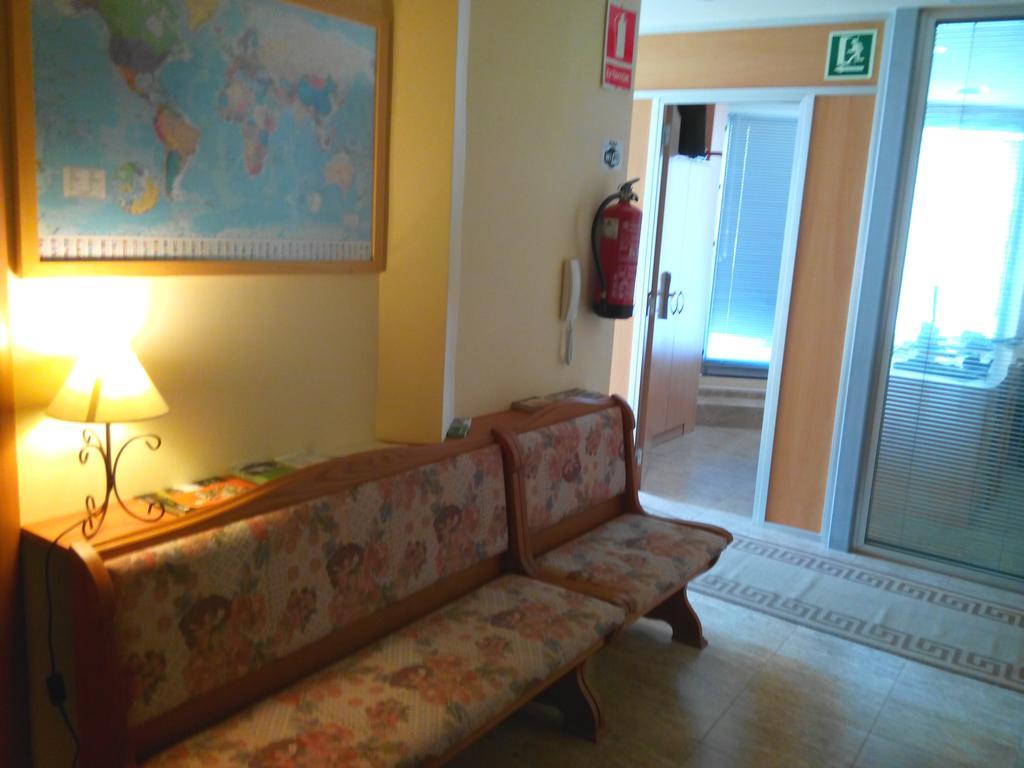 Hostal Sant Sadurni Sant Sadurní dʼAnoia Buitenkant foto