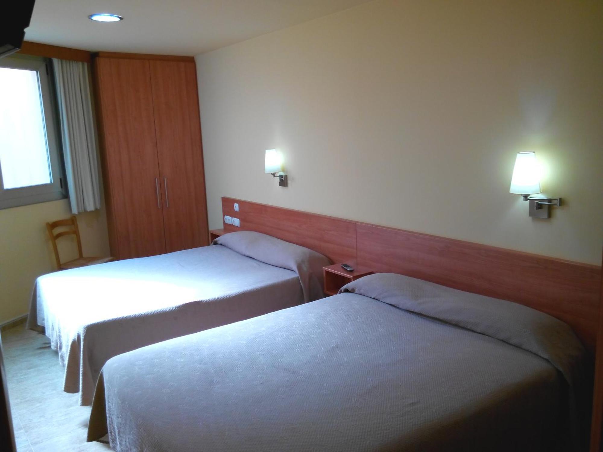 Hostal Sant Sadurni Sant Sadurní dʼAnoia Buitenkant foto