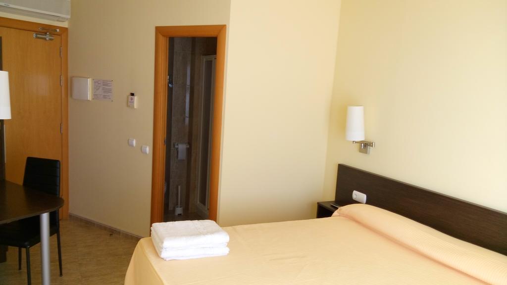 Hostal Sant Sadurni Sant Sadurní dʼAnoia Buitenkant foto