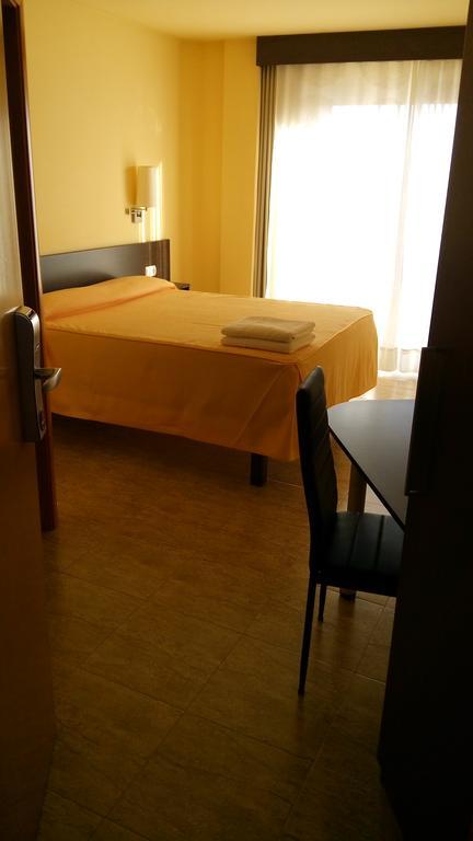 Hostal Sant Sadurni Sant Sadurní dʼAnoia Buitenkant foto