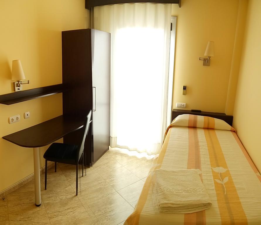 Hostal Sant Sadurni Sant Sadurní dʼAnoia Buitenkant foto