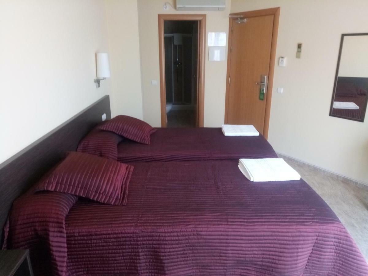 Hostal Sant Sadurni Sant Sadurní dʼAnoia Buitenkant foto